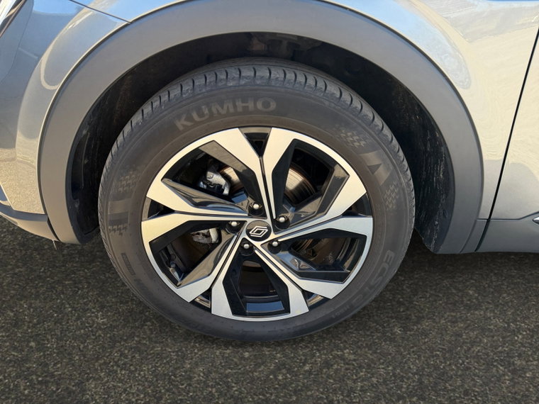 Vehicle Image 25