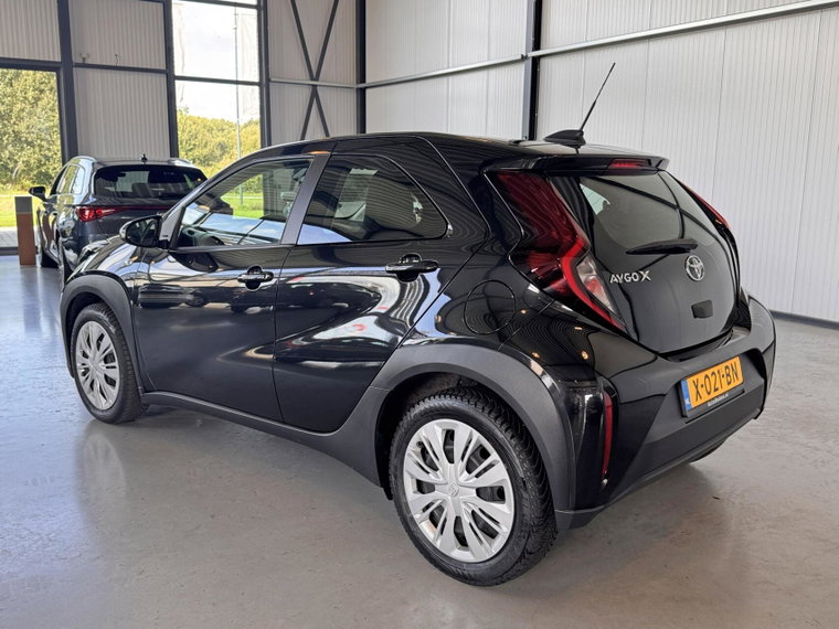 Vehicle Image 16