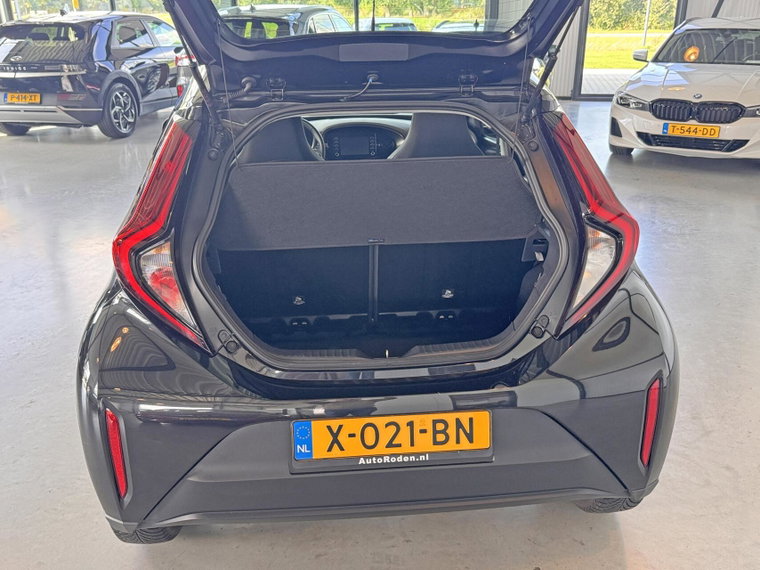 Vehicle Image 21