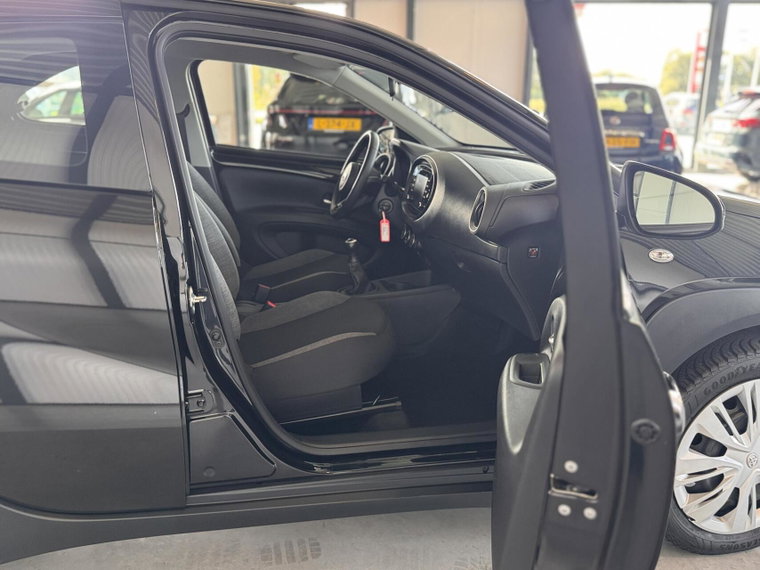 Vehicle Image 26
