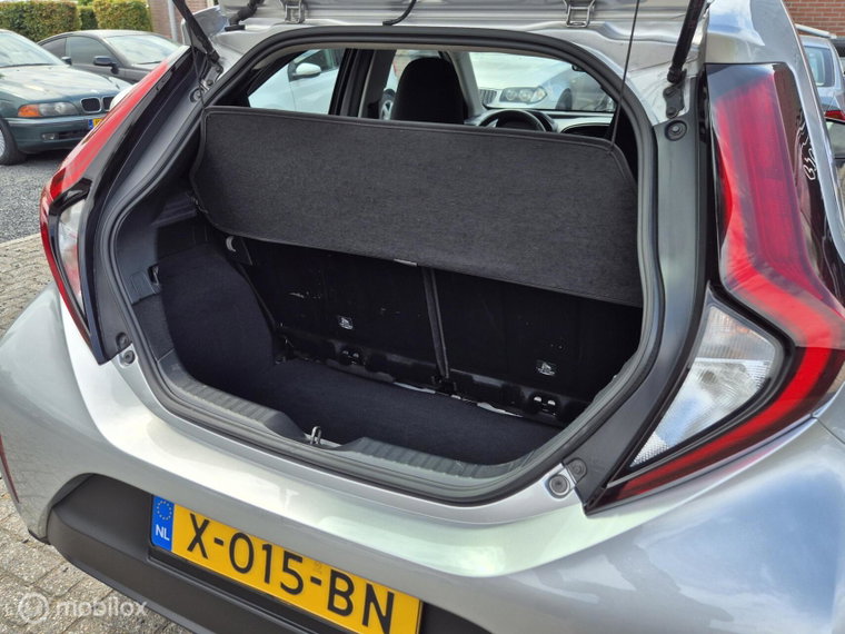 Vehicle Image 21