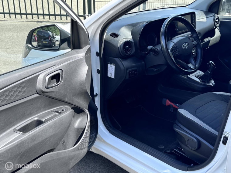 Vehicle Image 10