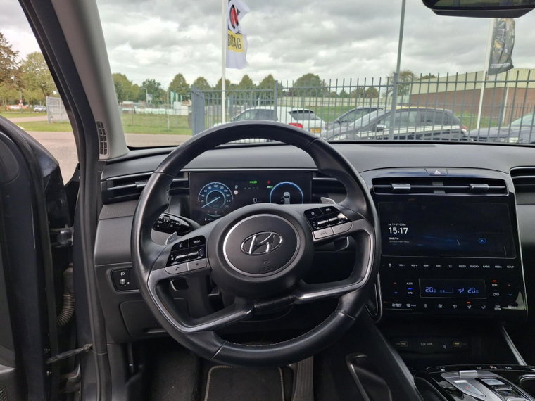 Vehicle Image 16