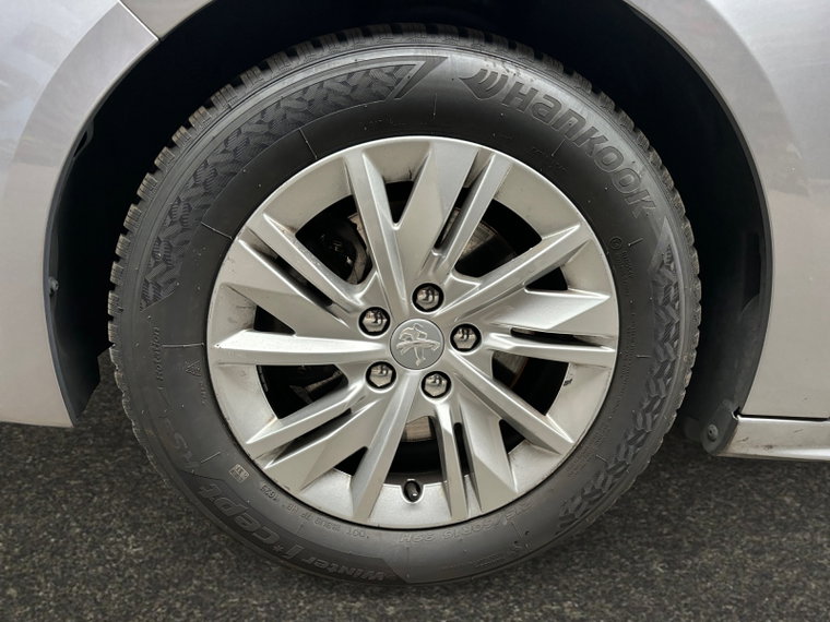 Vehicle Image 17