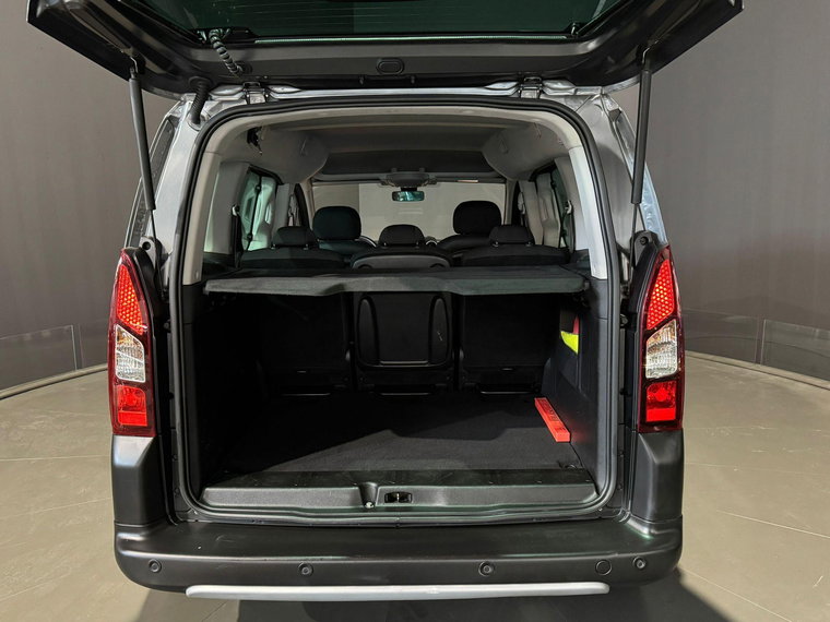 Vehicle Image 22