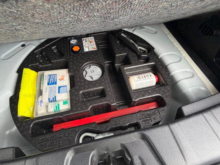 Vehicle Image 32