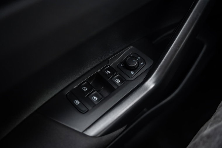 Vehicle Image 33