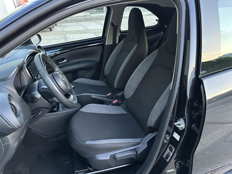 Vehicle Image 12