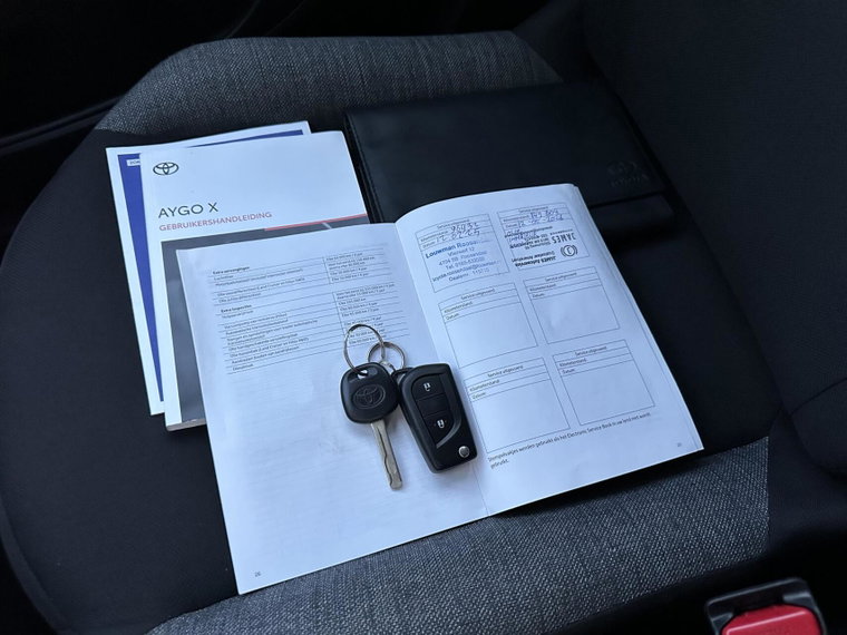 Vehicle Image 21