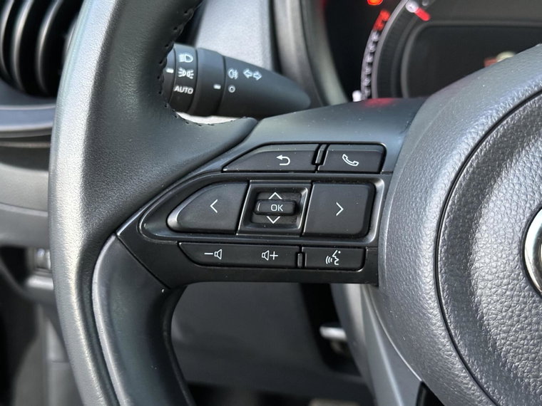 Vehicle Image 25