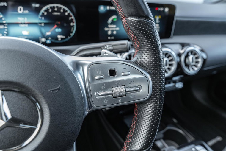 Vehicle Image 32