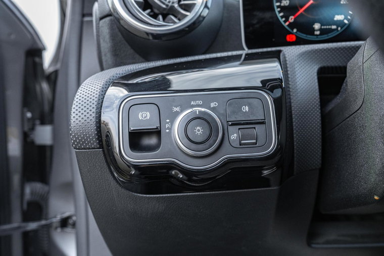 Vehicle Image 36