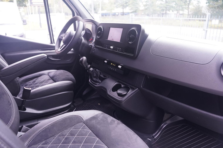 Vehicle Image 26