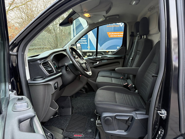 Vehicle Image 25