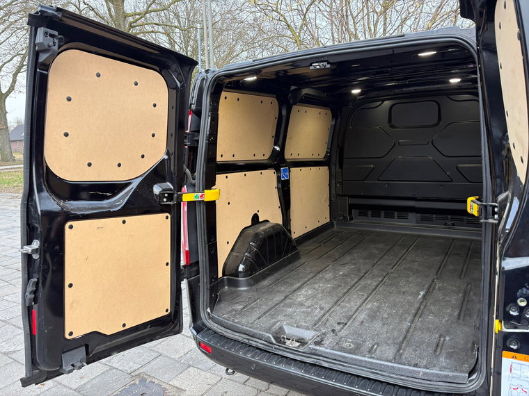Vehicle Image 28