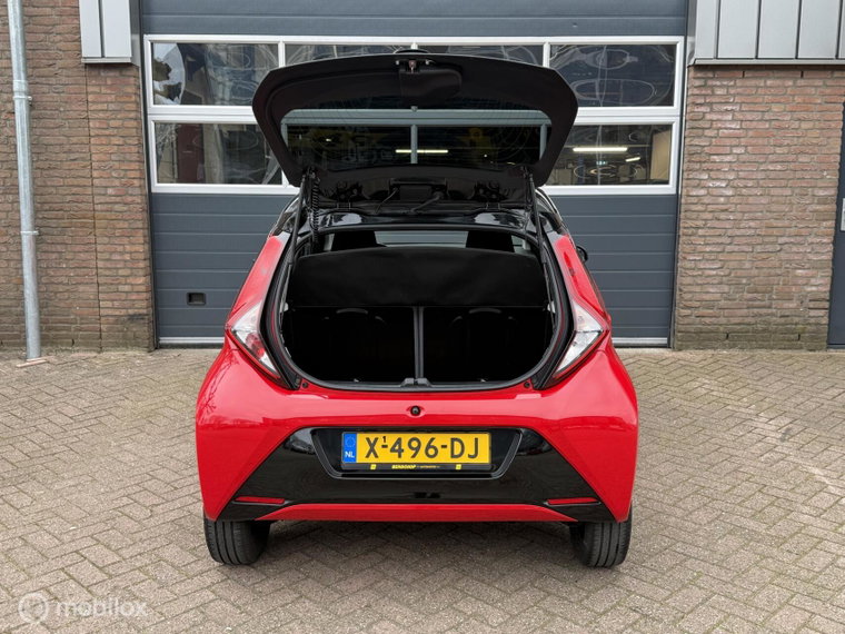 Vehicle Image 32