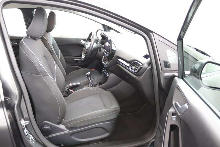 Vehicle Image 16