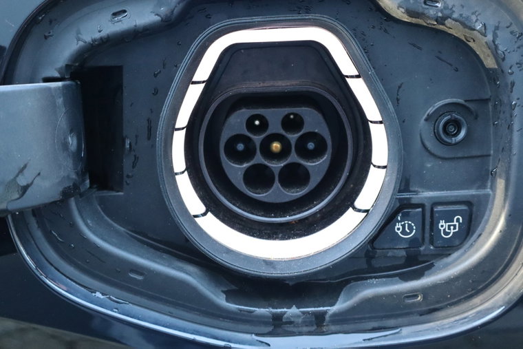 Vehicle Image 25