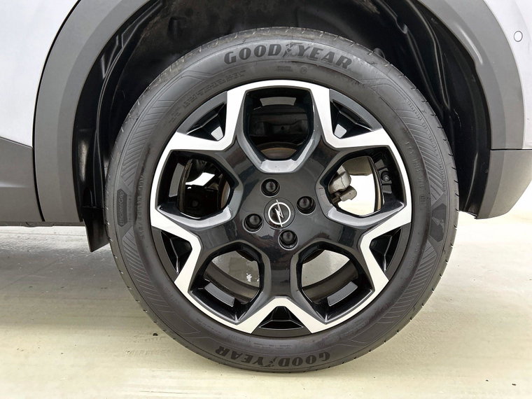 Vehicle Image 25
