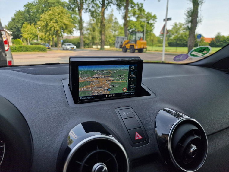 Vehicle Image 16