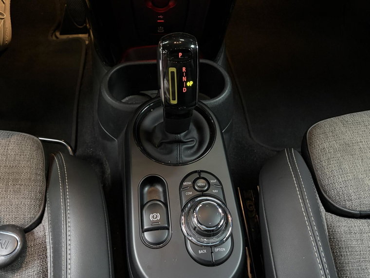 Vehicle Image 23