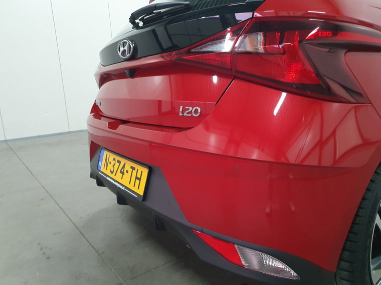 Vehicle Image 25