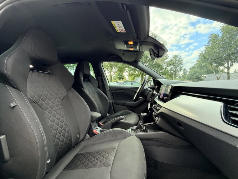 Vehicle Image 21
