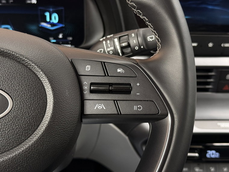 Vehicle Image 25