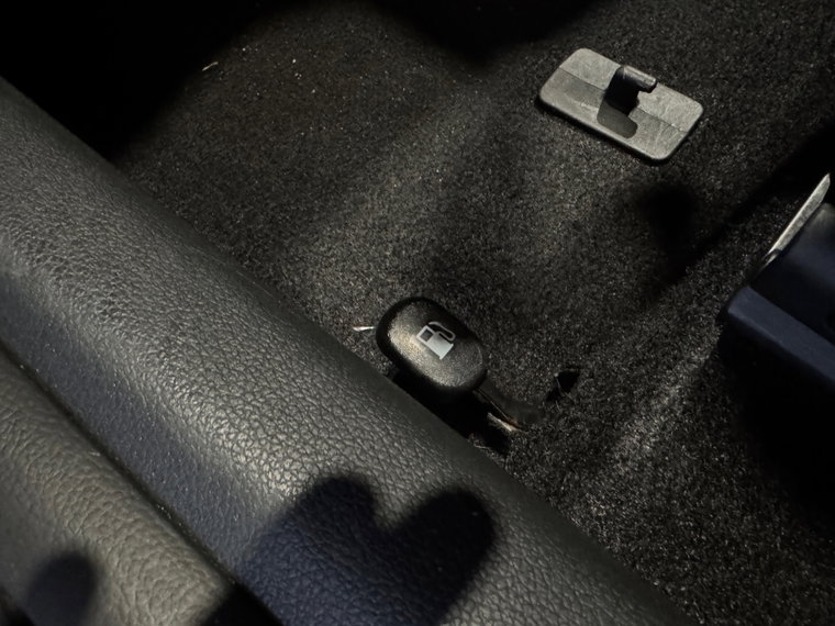 Vehicle Image 23