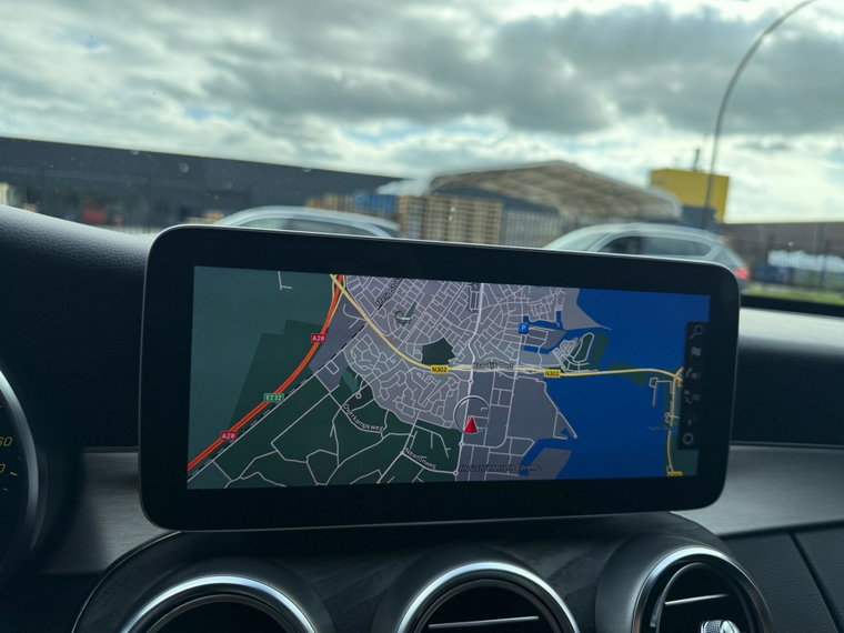 Vehicle Image 25