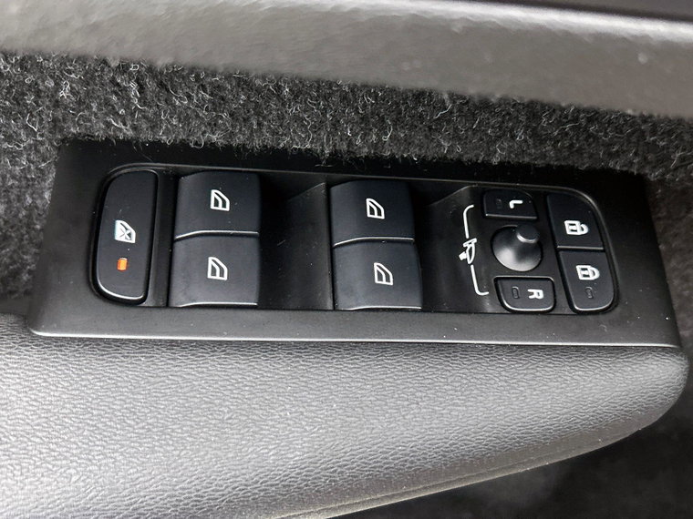 Vehicle Image 38