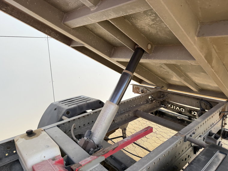 Vehicle Image 25