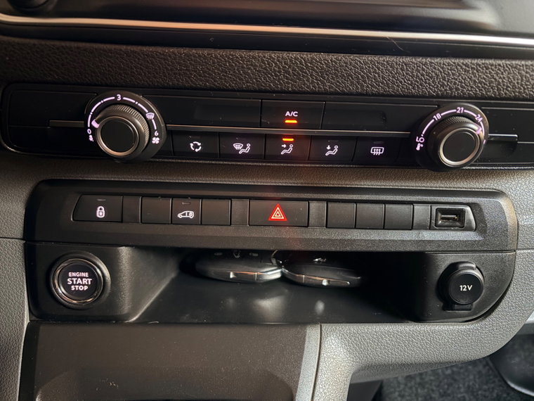 Vehicle Image 27