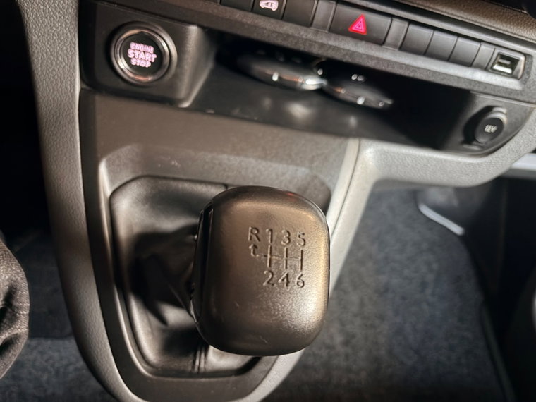 Vehicle Image 28