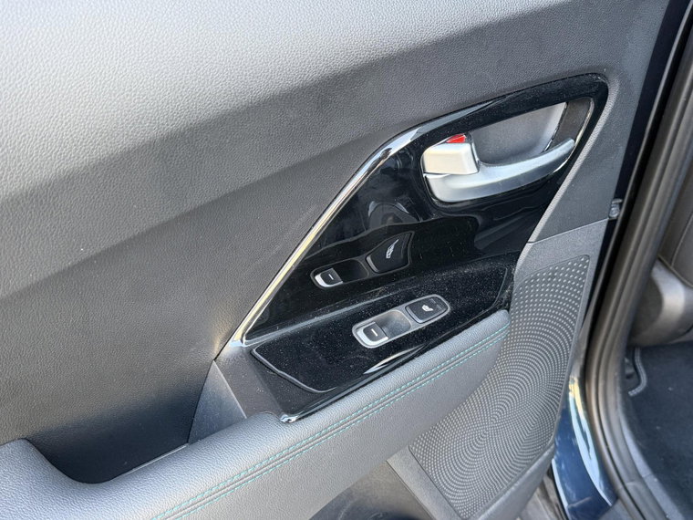 Vehicle Image 32