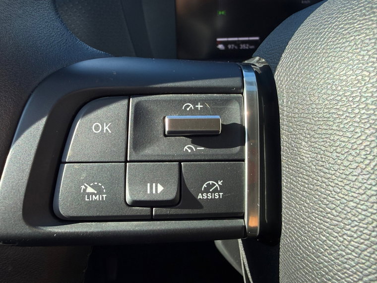 Vehicle Image 26