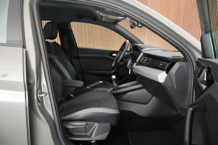 Vehicle Image 11