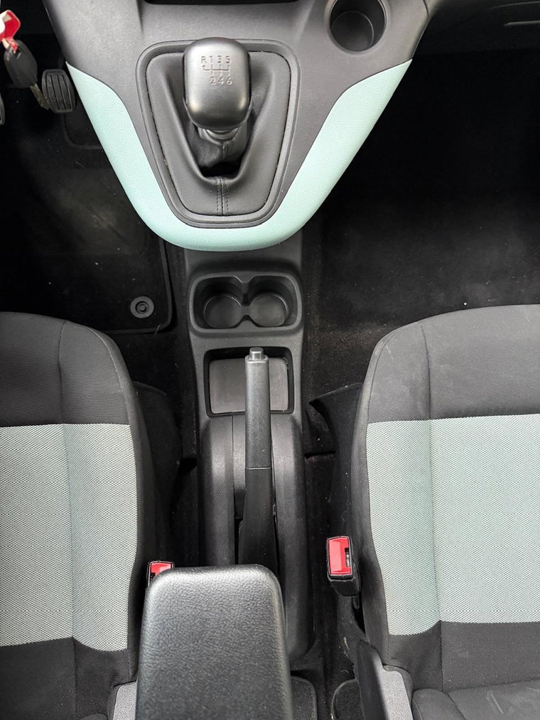Vehicle Image 25