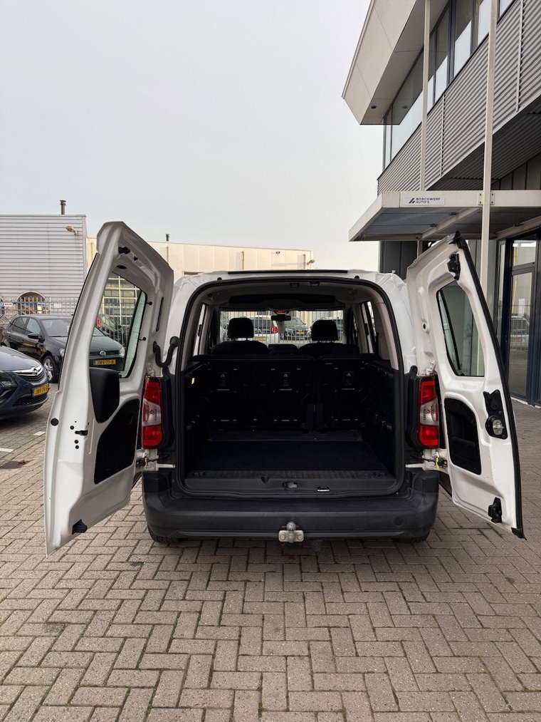Vehicle Image 28