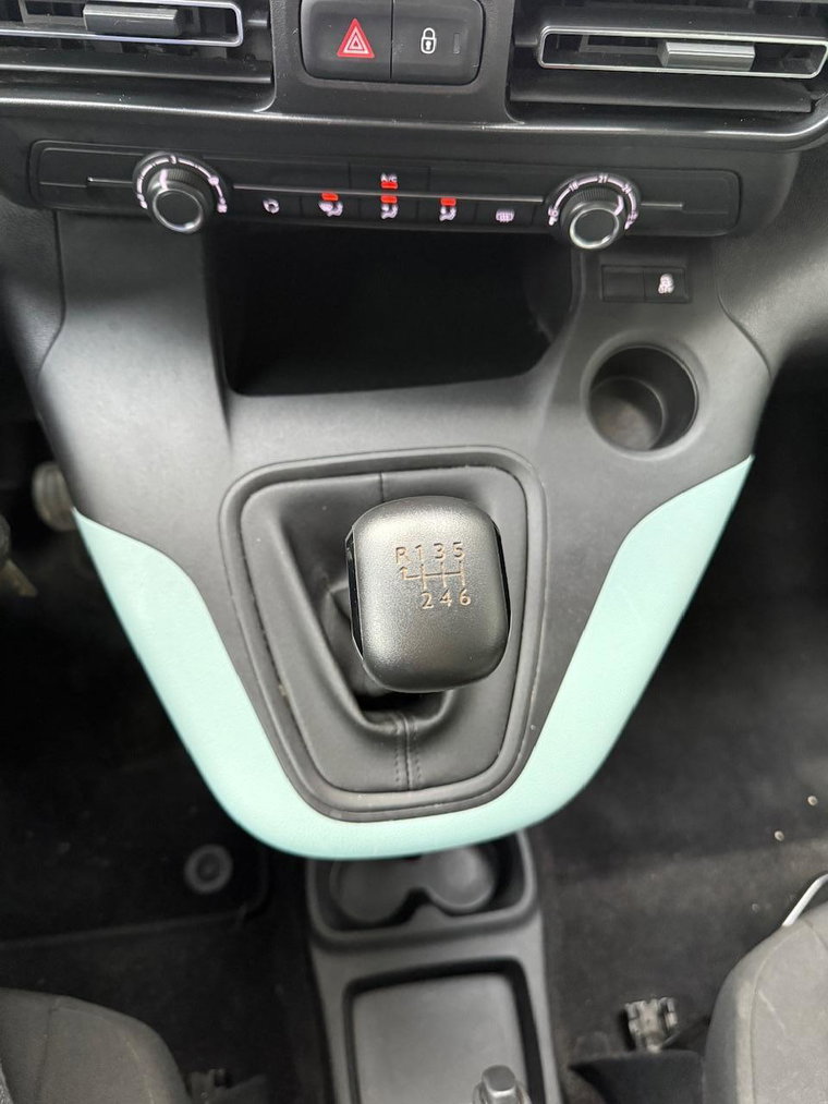 Vehicle Image 34
