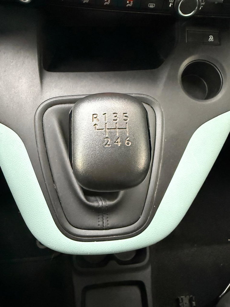Vehicle Image 35