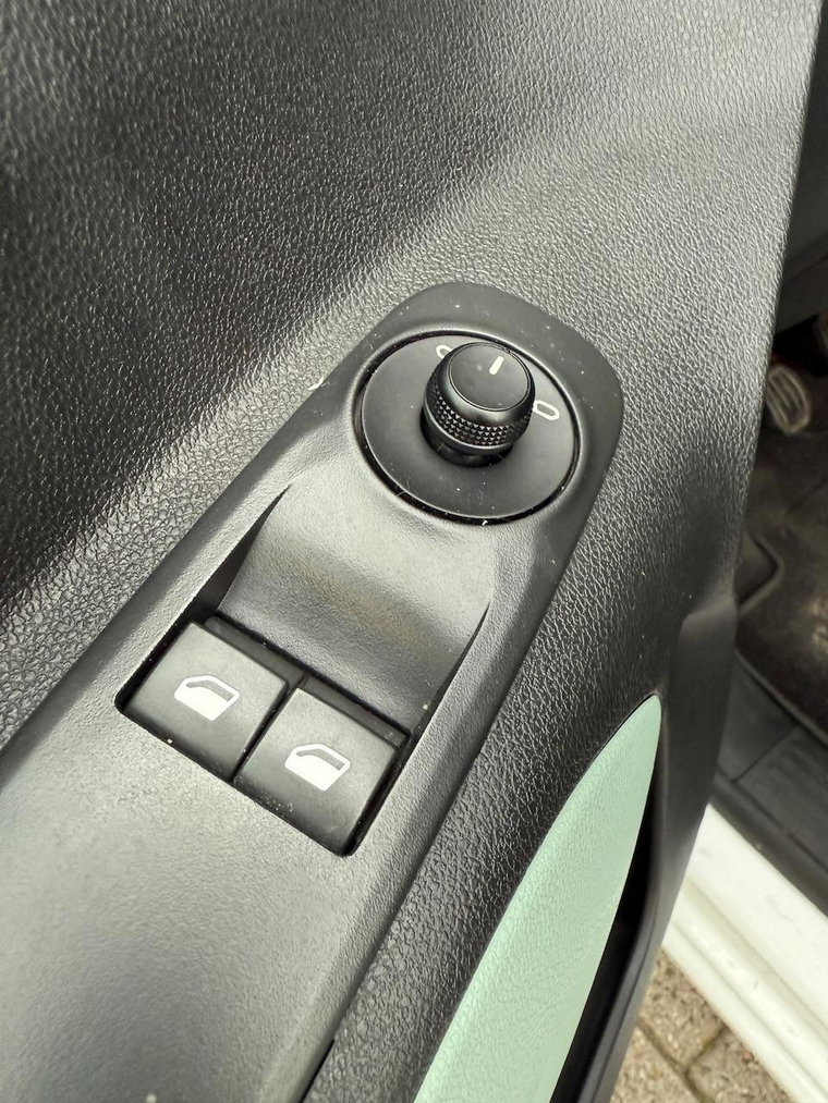 Vehicle Image 37