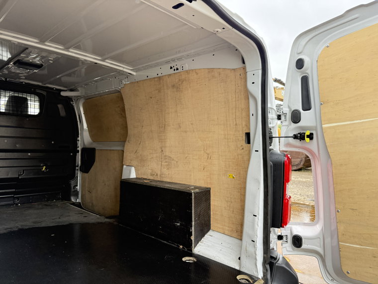 Vehicle Image 15