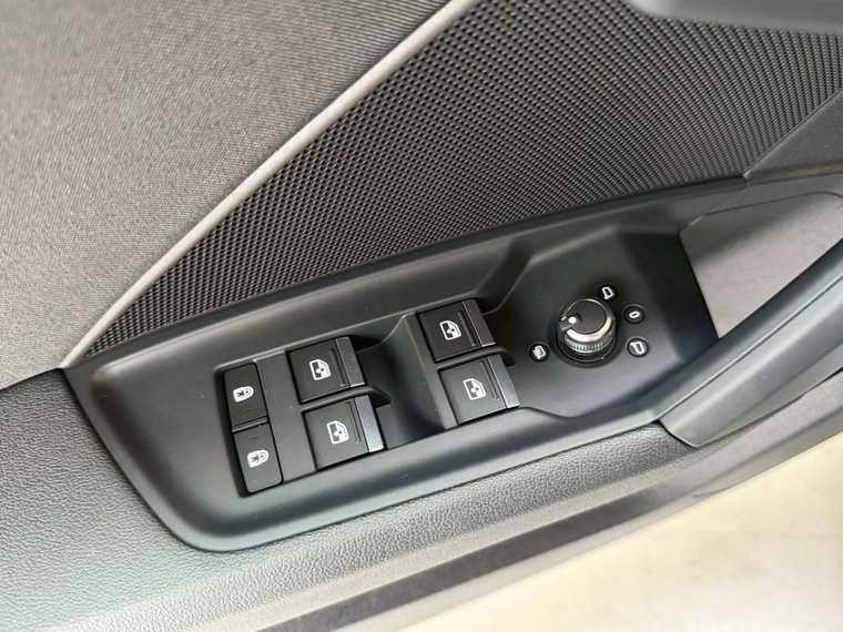 Vehicle Image 33