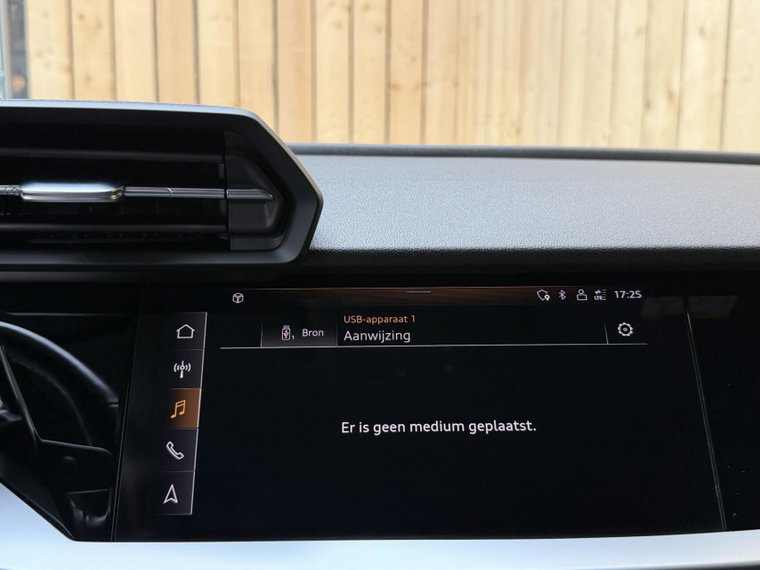 Vehicle Image 43