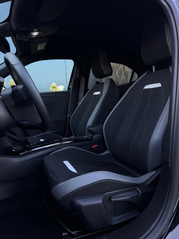 Vehicle Image 22