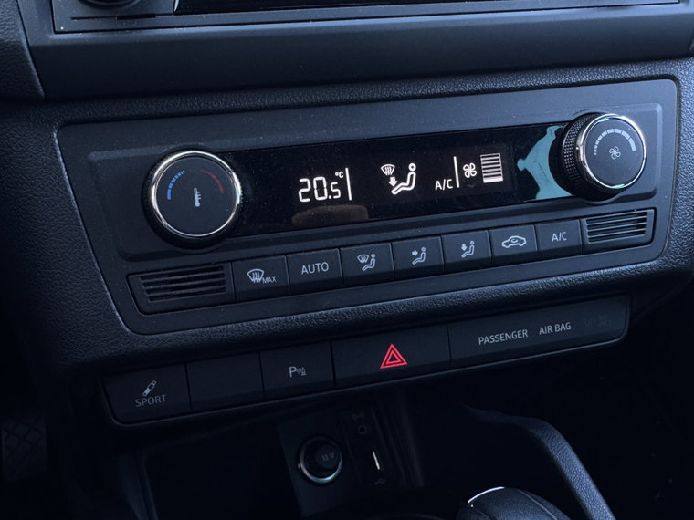 Vehicle Image 26