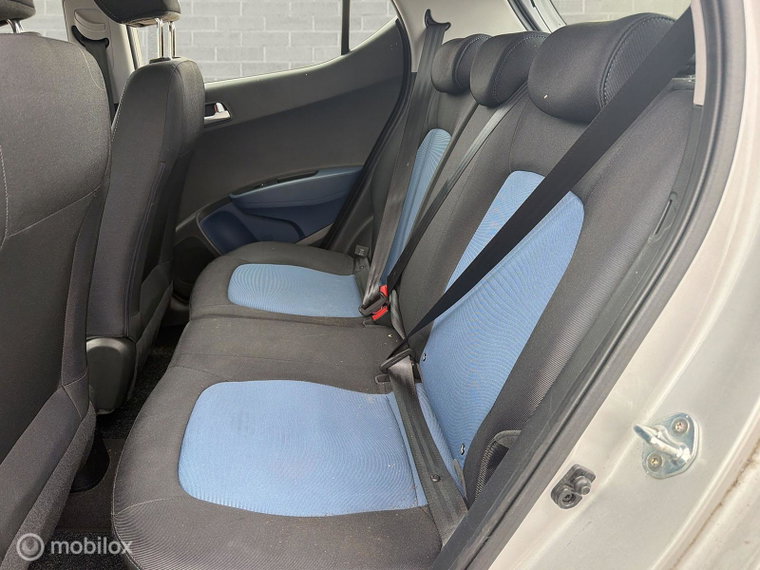 Vehicle Image 12