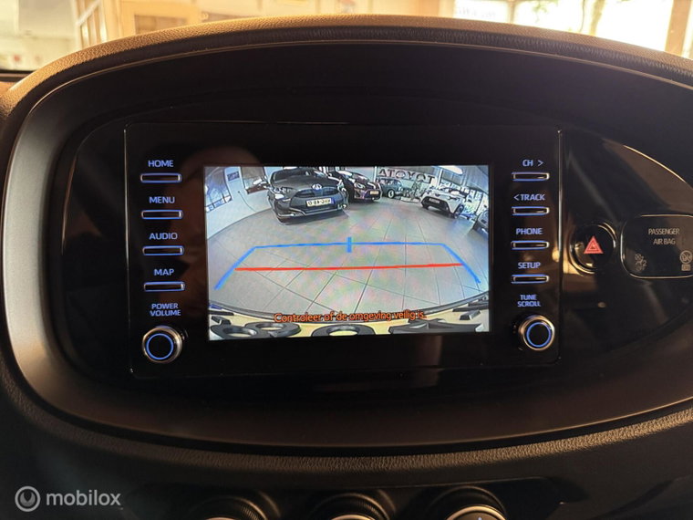 Vehicle Image 16