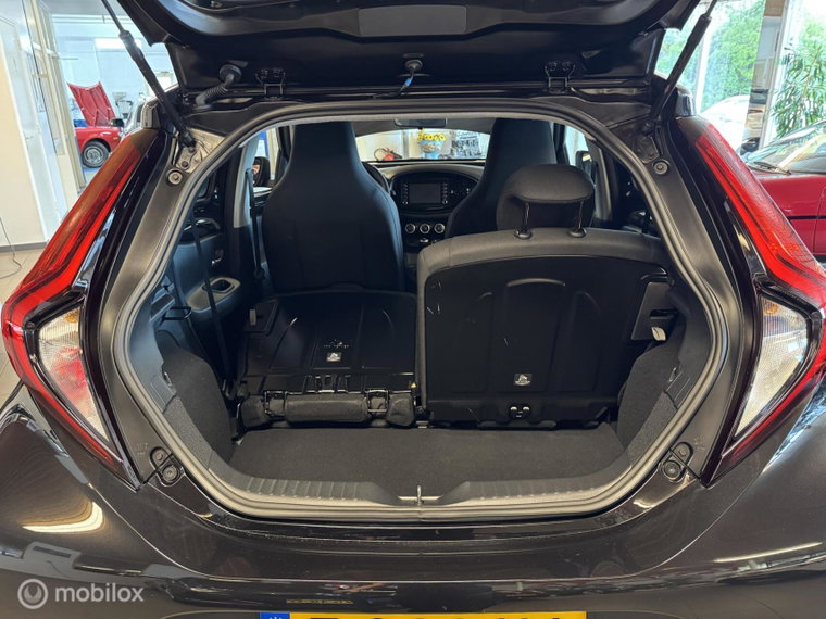 Vehicle Image 22
